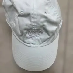 NIKE キャップ ホワイト ハイビスカス刺繍のサムネイル