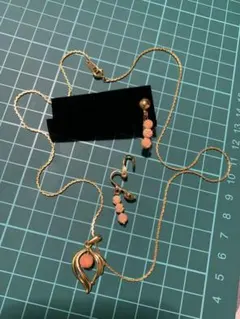 ヴィンテージ　桃珊瑚ネックレス　イアリング彫刻　二点纏めお得セット　年代物レトロ