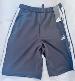 アディダス　ハーフパンツ