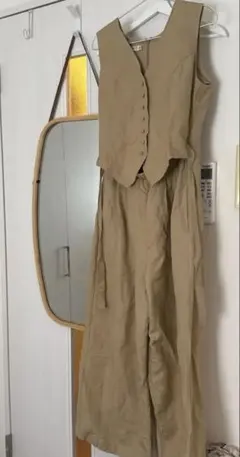 ベージュ サロペット ノースリーブ