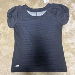 New Balance ダークグレー Tシャツのサムネイル