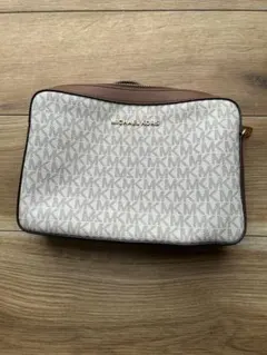 MICHAEL KORS クラッチバッグ リストレット MKロゴ - メルカリ