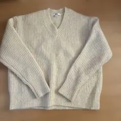 ユニクロVネックセーター