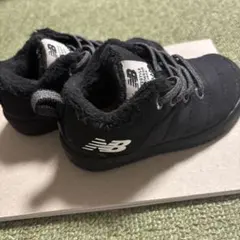 New Balance ファー付きダウンスニーカー ブラック