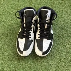 美品　ナイキ　エアジョーダン1 MID オマージュ 白 黒 28.0cm