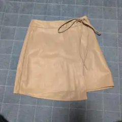 ベージュ 合成皮革 ラップスカート