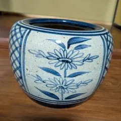 青い花模様の陶器
