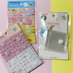 セリア　タイルシール　キラキラアニマル　クレヨンしんちゃん　アルバムキーホルダー