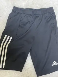 adidas 黒 ショートパンツ 130