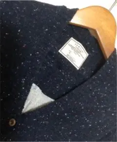 ichiの紺色でネップ調のカーディガン