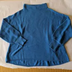 ブルー　ハイネック長袖セーター