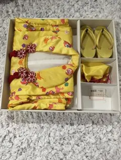 七五三　三歳用着物　黄色の鶴と花柄の和小物