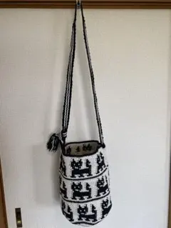 猫模様の編み物ショルダーバッグのサムネイル
