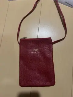 赤いレザーショルダーバッグ