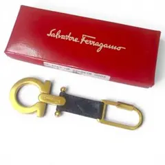 【極美品】Ferragamo キーホルダー ガンチーニ レザー ゴールド金具のサムネイル