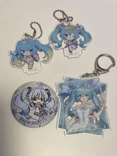 初音ミク　アクリルキーホルダー　缶バッジ