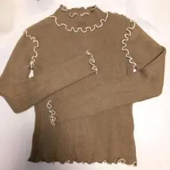 ems. モスグリーン フリル長袖トップス