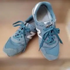 New Balance 373 青 スニーカー
