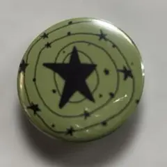 緑色の星模様の缶バッジアイテム