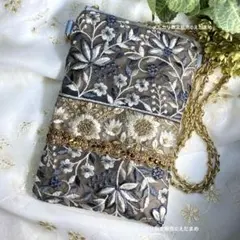 インド刺繍リボン　サコッシュ　スマホショルダーバッグ　グレー系ベージュ　花柄
