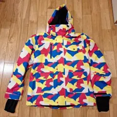 カラフル迷彩柄スキーウェア