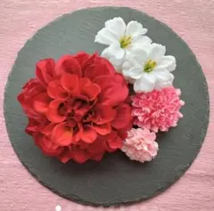 赤ダリアにローズとピンクのピンポンマムとピンクのジニアの髪飾り5点セット
