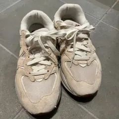 New Balance W57400UVC ベージュ スニーカー