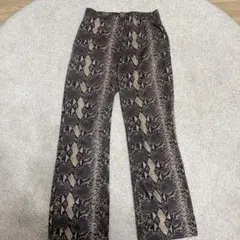 ヘビ柄ゴム入りパンツ