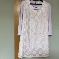 花柄立体刺繍チュールレースを全体に散りばめたチュニックです。両脇にポケットありのサムネイル
