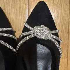 ブラックスエードビジュー付きパンプス