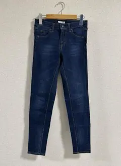 Item thumbnail for item 7bb7413c-8440-4bab-90da-371f72c2a628