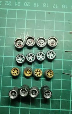 ① 1/64 ミニカー ホイール タイヤ 4台分 新品保管品未使用のサムネイル