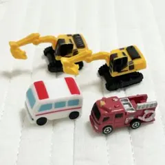 トミカ　ミニカー　バスボール　バスボム　ショベルカー　消防車　救急車