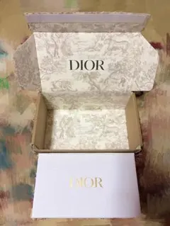 DIOR 冬限定 星チャーム付き紙袋 空箱 - メルカリ