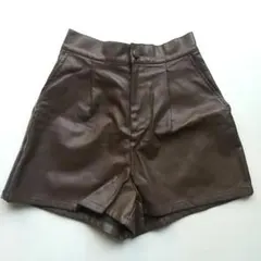 レザーショートパンツ