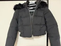 フード付きブラッククロップドダウンジャケット