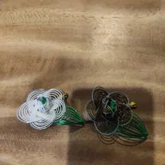 ハンドメイド 花のブローチ ホワイト グリーン