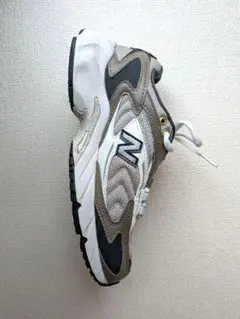 New Balance 725 ベージュ/ホワイト スニーカー