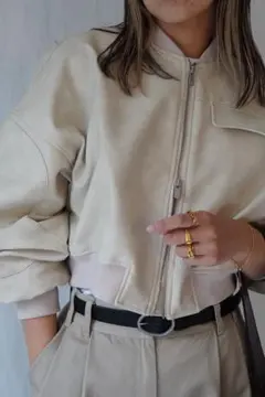 SOLOV ベージュ アイボリー　クロップドジャケット