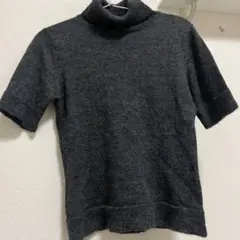 ダークグレー ハイネック 半袖ニット
