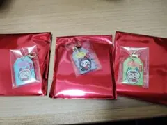 ちいかわもぐもぐ本舗 稲荷 お守りアクリルチャーム くりまんじゅう カニ ラッコ