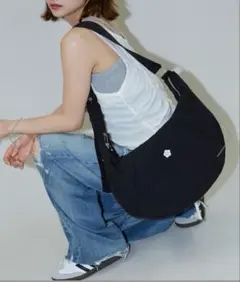 マリークワント ワンポイント刺繍 ナイロンショルダーバッグ MARY QUANT