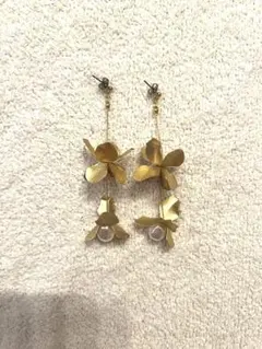 ⭐️美品⭐️花モチーフ ゴールドピアス