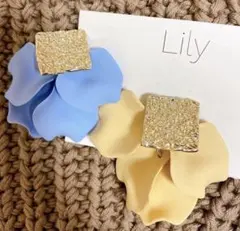 残り2点！ゆらゆら花びらピアス