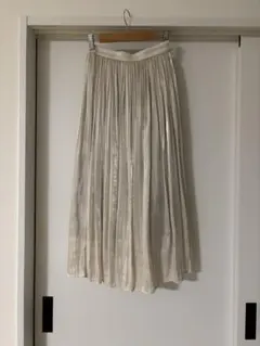 GU アイボリー プリーツロングスカート