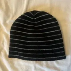 黒とグレーのストライプニット帽
