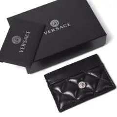 VERSACE ブラック キルティング 二つ折り財布 - メルカリ