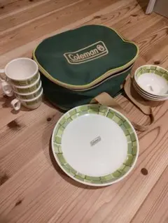 Coleman 食器セット（4人分） 収納ケース付きのサムネイル