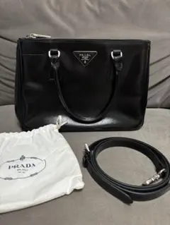 PRADA ブラック ハンドバッグ