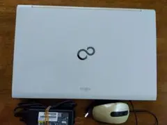 富士通 LIFEBOOK ホワイト ノートPC